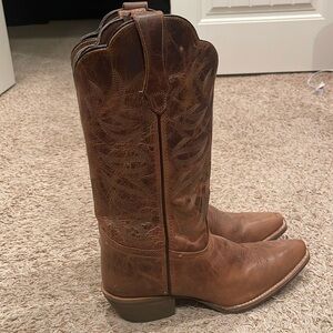 Women’s cowboy boots 👢